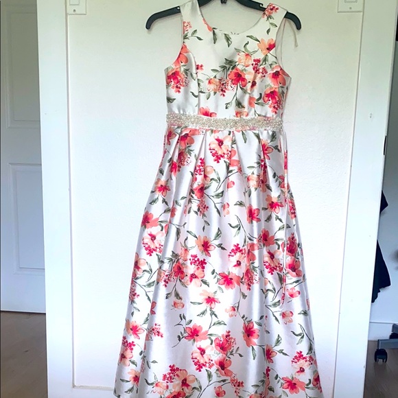 dress flowers Other - White Pleated Square Neck Sundress for Wedding Guest